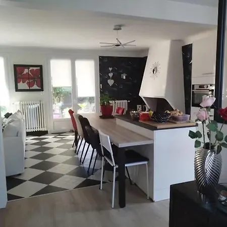 Nocleg ze śniadaniem Cosy Pour 2 Personnes En Centre-ville - Confort & Calme