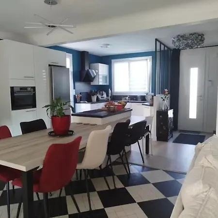 Alojamento de Acomodação e Pequeno-almoço Cosy Pour 2 Personnes En Centre-ville - Confort & Calme Cholet